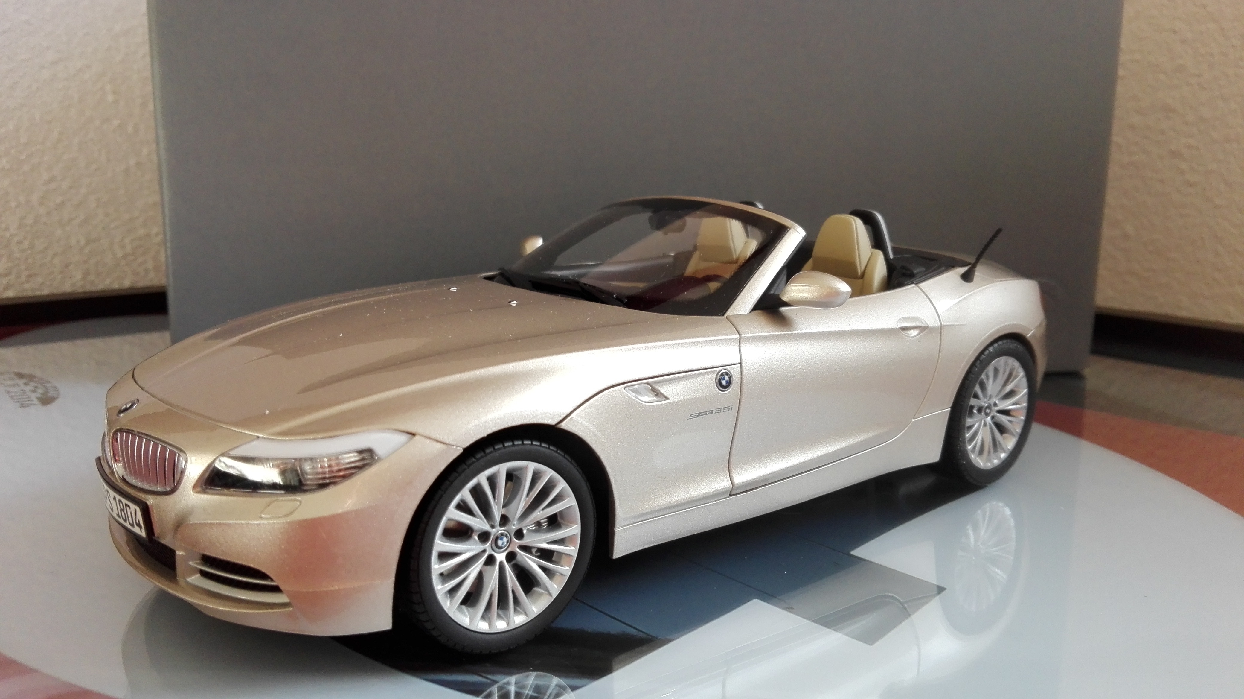 BMW Z4 cabriolet convertible violet au 1/12 KYOSHO voiture miniature collection