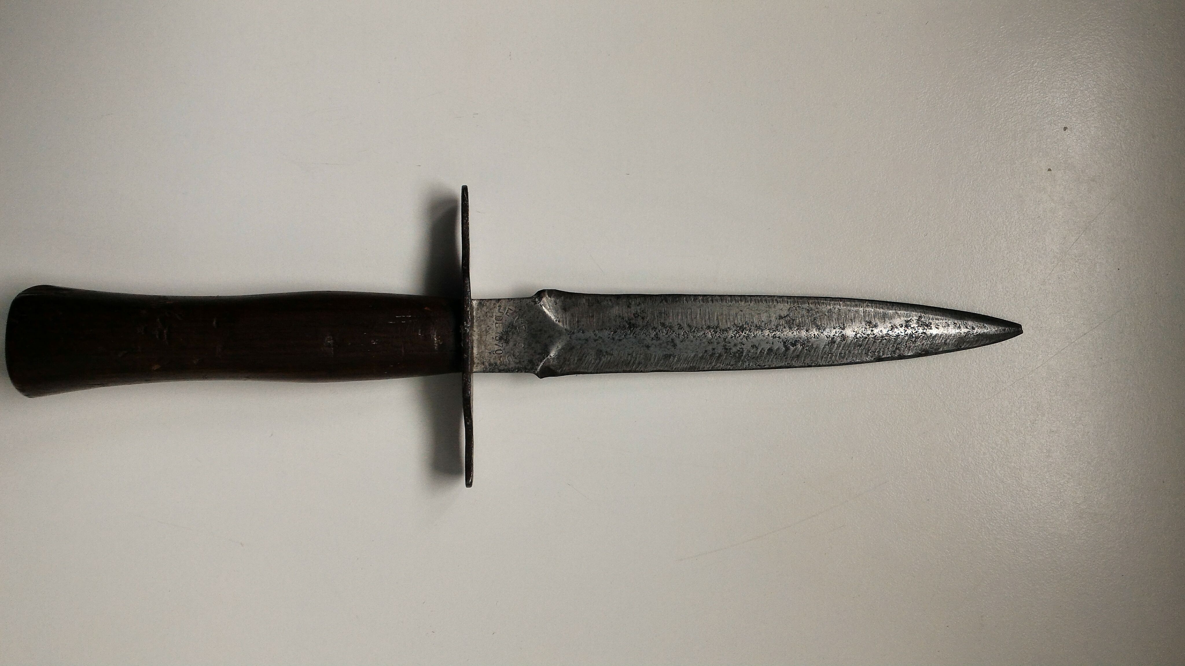 Armes blanches (épées - Vengeur 1870 ...) 15265623011271483215