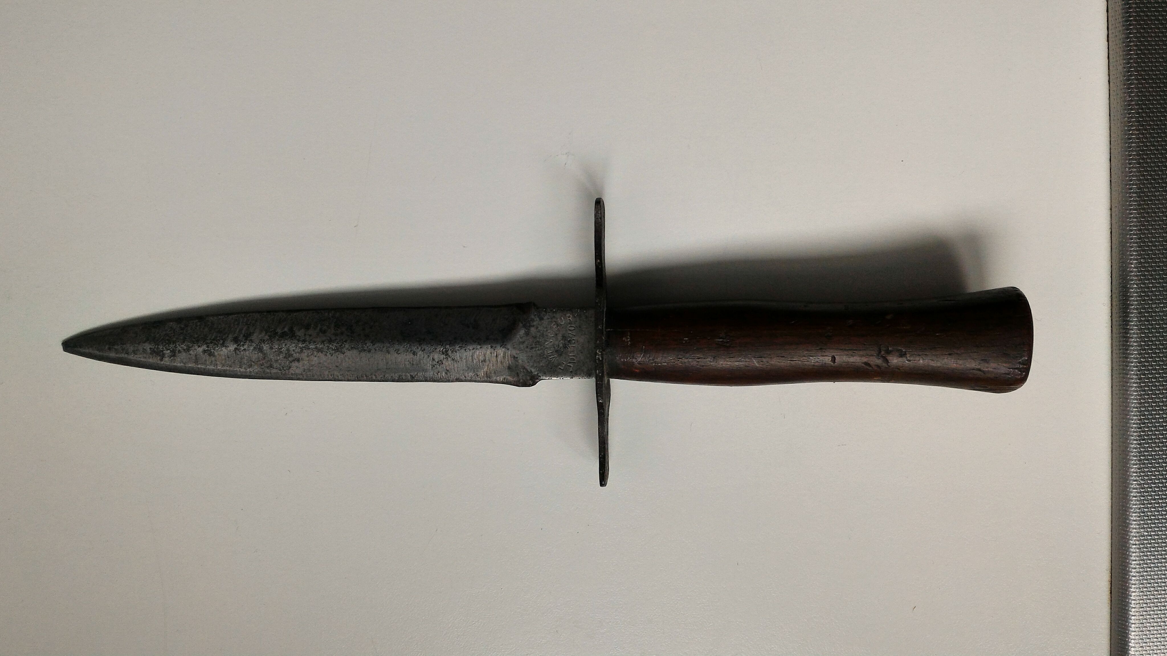 Armes blanches (épées - Vengeur 1870 ...) 15265624191462097239