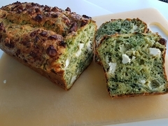 Cake aux fanes de radis et à la fêta