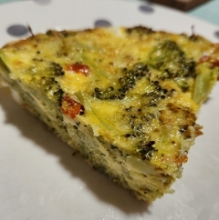 Frittata de brocoli, fêta et tomates séchées
