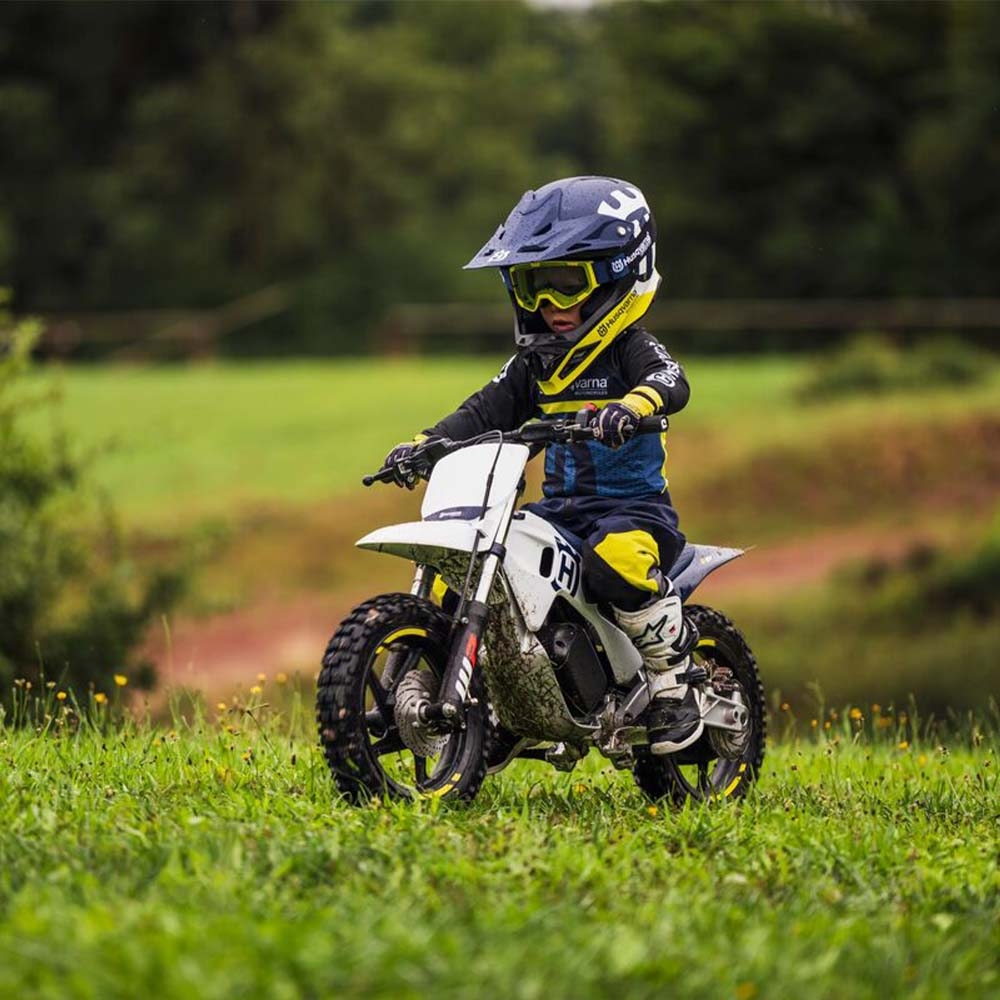Apprentissage du motocross au guidon de la Husqvarna EE 2 électrique