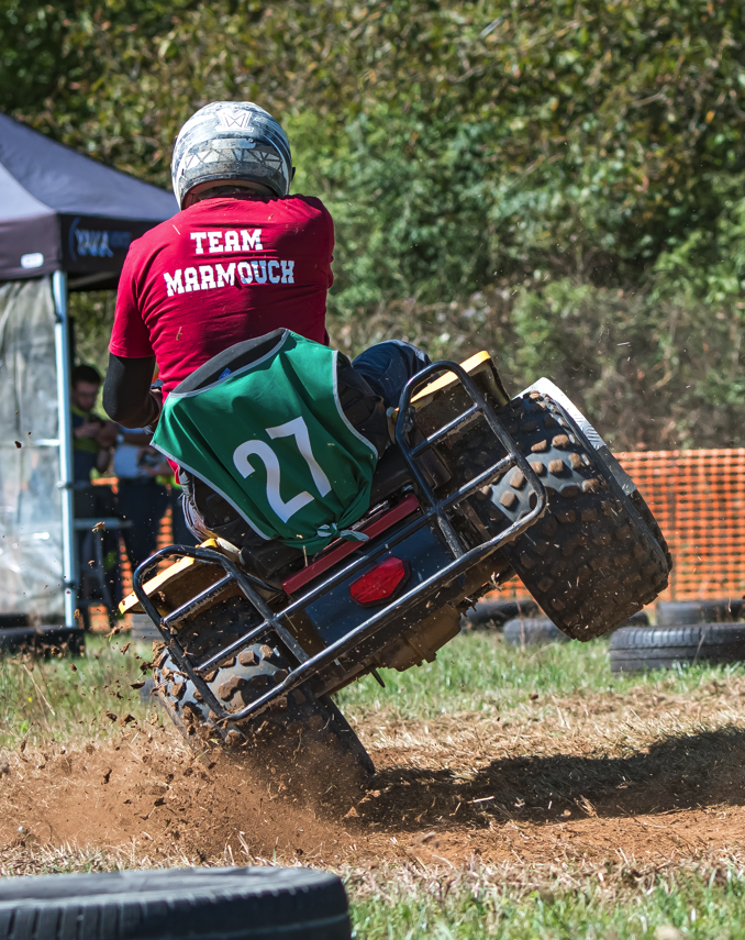 Course de Tracteurs Tondeuses à Ramasse